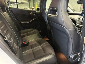 MERCEDES-BENZ 180 1.6 GLA180 Urban Edition SUV 5dr Petrol 7G-DCT Euro 6 (s/s) (122