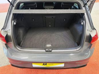 VOLKSWAGEN GOLF 1.5 TSI R-Line Hatchback 5dr Petrol Manual Euro 6 (s/s) (150 ps)