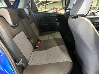 TOYOTA YARIS 1.5 VVT-h Y20 Bi-tone Hatchback 5dr Petrol Hybrid E-CVT Euro 6 (