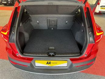 VOLVO XC40 1.5h T5 Twin Engine Recharge 10.7kWh Inscription Pro SUV 5dr Pet