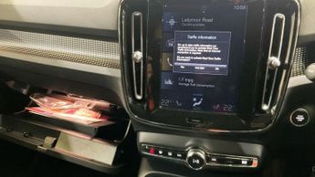 VOLVO XC40 2.0 B4 MHEV R-Design SUV 5dr Petrol Hybrid Auto Euro 6 (s/s) (19