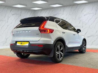 VOLVO XC40 2.0 B4 MHEV R-Design SUV 5dr Petrol Hybrid Auto Euro 6 (s/s) (19
