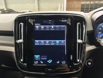 VOLVO XC40 2.0 B4 MHEV R-Design SUV 5dr Petrol Hybrid Auto Euro 6 (s/s) (19