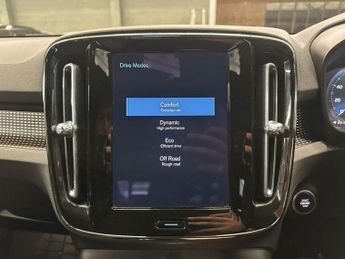 VOLVO XC40 2.0 B4 MHEV R-Design SUV 5dr Petrol Hybrid Auto Euro 6 (s/s) (19