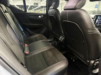 VOLVO XC40 2.0 B4 MHEV R-Design SUV 5dr Petrol Hybrid Auto Euro 6 (s/s) (19