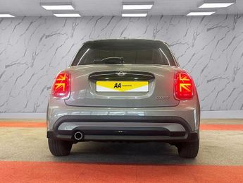 MINI HATCH 1.5 Cooper Classic Hatchback 5dr Petrol Manual Euro 6 (s/s) (136