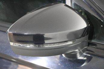 VOLKSWAGEN TIGUAN 2.0 TDI R-Line SUV 5dr Diesel DSG 4Motion Euro 6 (s/s) (150 ps)