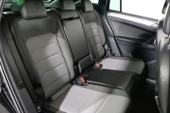 VOLKSWAGEN TIGUAN 2.0 TDI R-Line SUV 5dr Diesel DSG 4Motion Euro 6 (s/s) (150 ps)