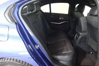 BMW 3 SERIES 3.0 330d M Sport Auto Euro 6 (s/s) 4dr