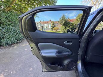 NISSAN JUKE 1.0 DIG-T N-Connecta SUV 5dr Petrol DCT Auto Euro 6 (s/s) (114 p