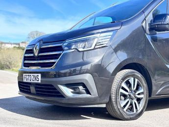 RENAULT TRAFIC 2.0 dCi Blue LL30 Sport+ Crew Van Double Cab 6dr Diesel EDC L2 H