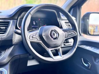 RENAULT TRAFIC 2.0 dCi Blue LL30 Sport+ Crew Van Double Cab 6dr Diesel EDC L2 H