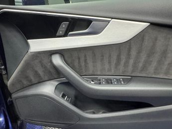 AUDI A4 AVANT 2.0 TDI 35 S line Estate 5dr Diesel S Tronic Euro 6 (s/s) (163 p