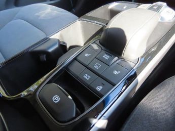 HYUNDAI IONIQ 38.3kWh Premium Hatchback 5dr Electric Auto (136 ps)