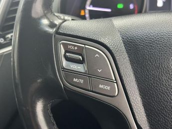 HYUNDAI SANTA FE 2.2 CRDi Blue Drive Premium SUV 5dr Diesel Auto 4WD Euro 6 (s/s)