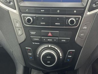 HYUNDAI SANTA FE 2.2 CRDi Blue Drive Premium SUV 5dr Diesel Auto 4WD Euro 6 (s/s)