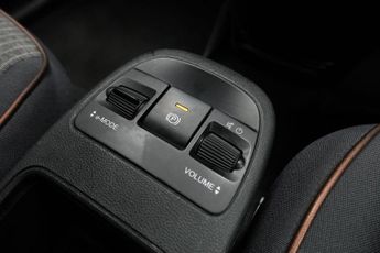 FIAT 500E 42kWh Icon Hatchback 3dr Electric Auto (118 ps)