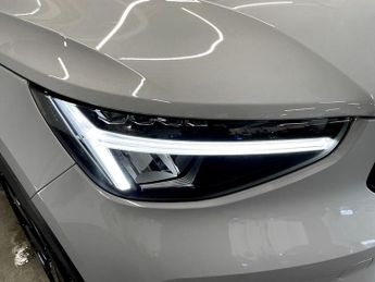 VOLVO XC40 2.0 B4 MHEV Plus Black Edition SUV 5dr Petrol Hybrid DCT Auto Eu
