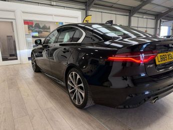JAGUAR XE 2.0 P250i R-Dynamic HSE Saloon 4dr Petrol Auto Euro 6 (s/s) (250