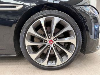JAGUAR XE 2.0 P250i R-Dynamic HSE Saloon 4dr Petrol Auto Euro 6 (s/s) (250