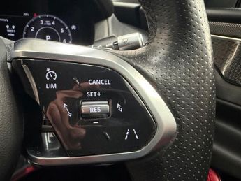 JAGUAR XE 2.0 P250i R-Dynamic HSE Saloon 4dr Petrol Auto Euro 6 (s/s) (250