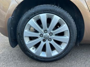 VAUXHALL ASTRA 1.6 16v Elite Hatchback 5dr Petrol Auto Euro 5 (115 ps)