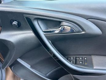 VAUXHALL ASTRA 1.6 16v Elite Hatchback 5dr Petrol Auto Euro 5 (115 ps)