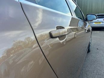 VAUXHALL ASTRA 1.6 16v Elite Hatchback 5dr Petrol Auto Euro 5 (115 ps)