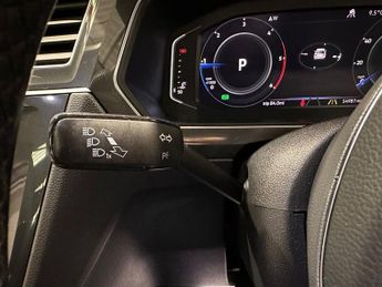 VOLKSWAGEN TIGUAN 2.0 TDI SEL SUV 5dr Diesel DSG 4Motion Euro 6 (s/s) (190 ps)