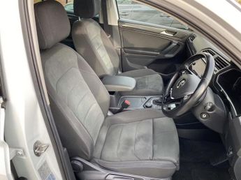 VOLKSWAGEN TIGUAN 2.0 TDI SEL SUV 5dr Diesel DSG 4Motion Euro 6 (s/s) (190 ps)