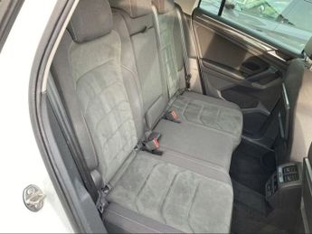 VOLKSWAGEN TIGUAN 2.0 TDI SEL SUV 5dr Diesel DSG 4Motion Euro 6 (s/s) (190 ps)