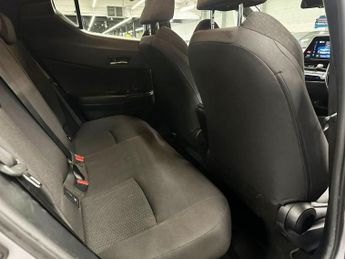 TOYOTA C-HR 1.8 VVT-h Design SUV 5dr Petrol Hybrid CVT Euro 6 (s/s) (122 ps)