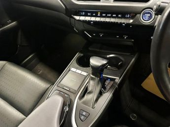 LEXUS UX 2.0 250h SUV 5dr Petrol Hybrid E-CVT Euro 6 (s/s) (184 ps)