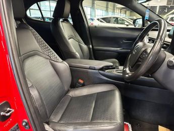 LEXUS UX 2.0 250h SUV 5dr Petrol Hybrid E-CVT Euro 6 (s/s) (184 ps)