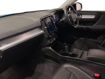 VOLVO XC40 2.0 D3 Momentum SUV 5dr Diesel Auto Euro 6 (s/s) (150 ps)