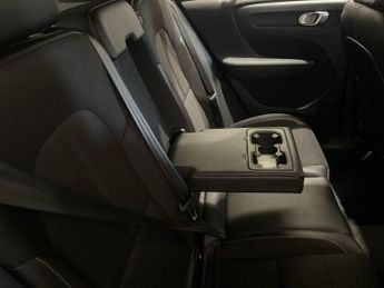 VOLVO XC40 2.0 D3 Momentum SUV 5dr Diesel Auto Euro 6 (s/s) (150 ps)