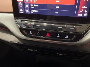 VOLKSWAGEN ID.4 Pro Performance 77kWh Life SUV 5dr Electric Auto (204 ps)