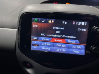 TOYOTA AYGO 1.0 VVT-i x-play Hatchback 5dr Petrol x-shift Euro 6 (71 ps)