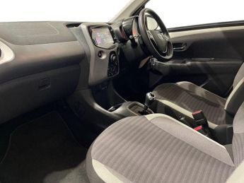 TOYOTA AYGO 1.0 VVT-i x-play Hatchback 5dr Petrol x-shift Euro 6 (71 ps)