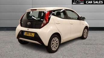 TOYOTA AYGO 1.0 VVT-i x-play Hatchback 5dr Petrol x-shift Euro 6 (71 ps)