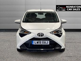 TOYOTA AYGO 1.0 VVT-i x-play Hatchback 5dr Petrol x-shift Euro 6 (71 ps)