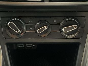 VOLKSWAGEN POLO 1.0 TSI SE Hatchback 5dr Petrol Manual Euro 6 (s/s) (95 ps) - AA