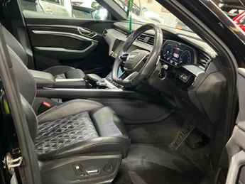 AUDI E-TRON 55 Black Edition SUV 5dr Electric Auto quattro 95kWh (408 ps)