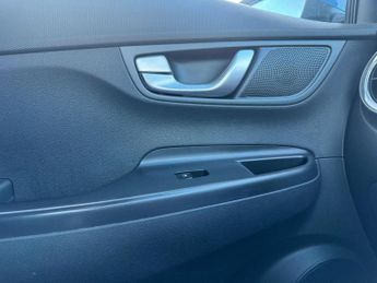 HYUNDAI KONA 39kWh Premium SUV 5dr Electric Auto (10.5kW Charger) (136 ps)