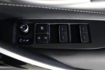 TOYOTA COROLLA 1.8 VVT-h Design CVT Euro 6 (s/s) 5dr