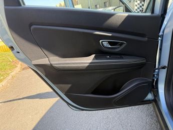 RENAULT GRAND SCENIC 1.5h dCi Hybrid Assist Dynamique Nav MPV 5dr Diesel Hybrid Manua