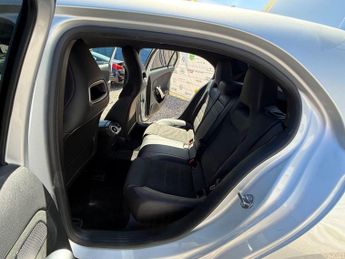 MERCEDES-BENZ A CLASS 1.5 A180d AMG Line (Premium) Hatchback 5dr Diesel 7G-DCT Euro 6 