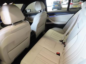 BMW 5 SERIES 2.0 520d MHT M Sport Saloon 4dr Diesel Hybrid Steptronic xDrive 