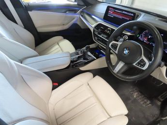 BMW 5 SERIES 2.0 520d MHT M Sport Saloon 4dr Diesel Hybrid Steptronic xDrive 