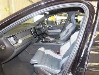 VOLVO XC60 2.0 B5 MHEV R-Design Pro SUV 5dr Petrol Hybrid Auto AWD Euro 6 (